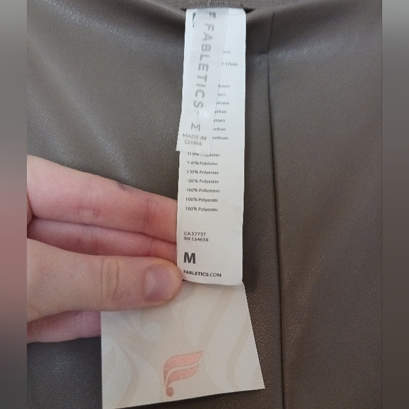 Fabletics Vegan Leather‎ Pull-On Leggings Willow Bark Size Medium/8 - Picture 2 of 5